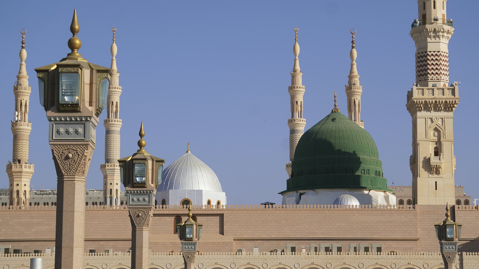 Kubah Hijau dan menara Masjid Nabawi, Madinah